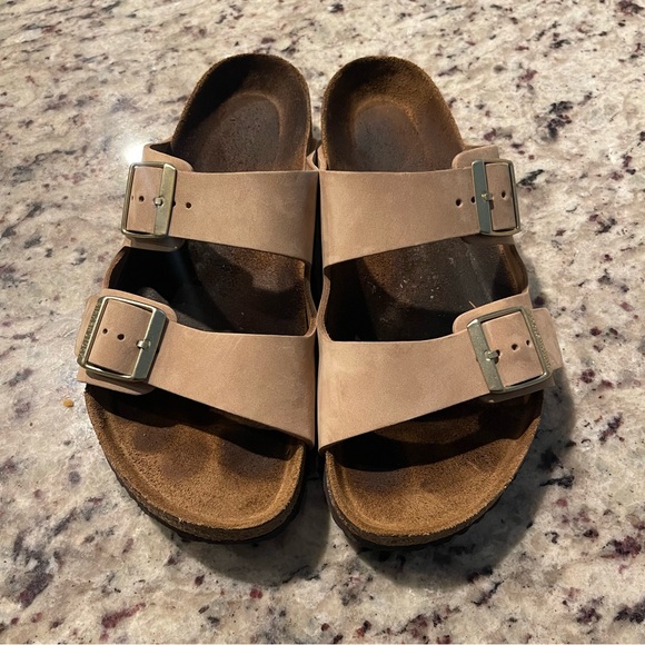 Birkenstock Arizona Sandals 41 10 reg/wide Nubuck Leather Sandcastle Gold Buckle - Picture 1 of 10